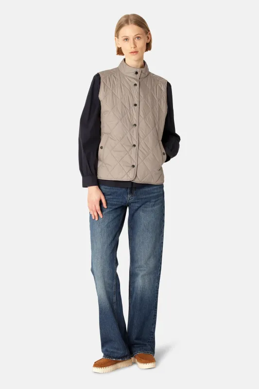 Quilted Short Vest - Greige sold by Ilse Jacobsen