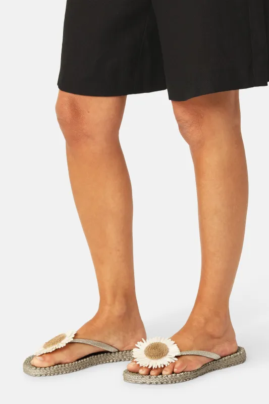 Flip-flops Flower - Platin sold by Ilse Jacobsen