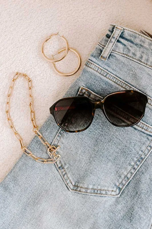 Quay Guess Again Oversized Sunnies in Tortoiseshell made by Quay Australia