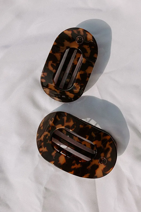Flat Medium Round Hair Claw Clip in Brown Tortoiseshell sold by Impressions product image thumbnail 2