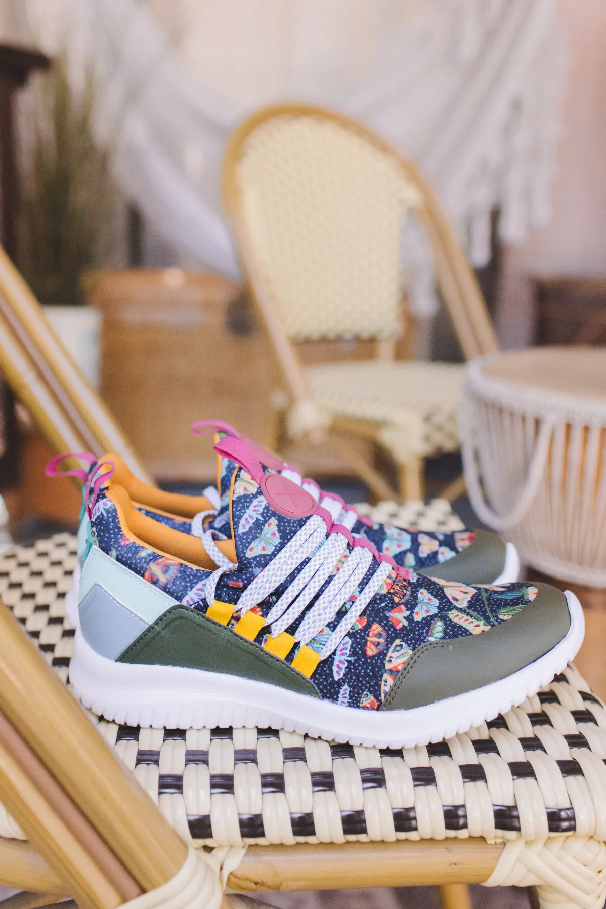 Flutterby Runner V.2 sold by inkkas product image thumbnail 4