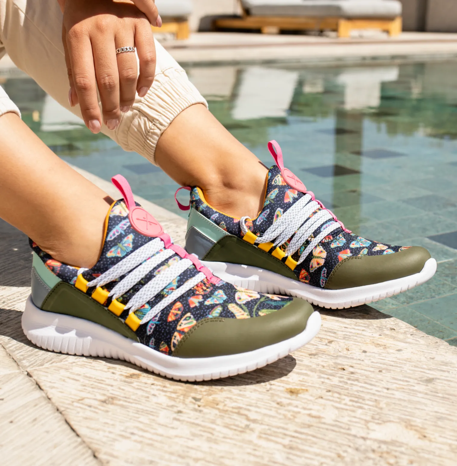 Flutterby Runner V.2 sold by inkkas