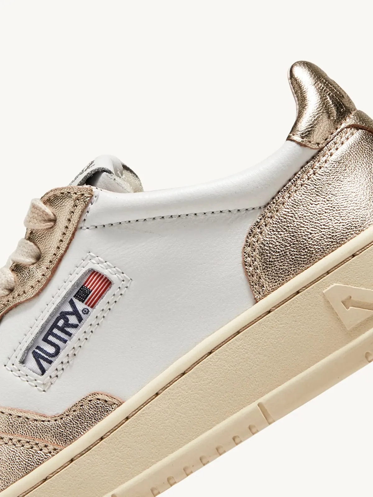 Medalist Low Trainer - Platinum sold by iris product image thumbnail 5