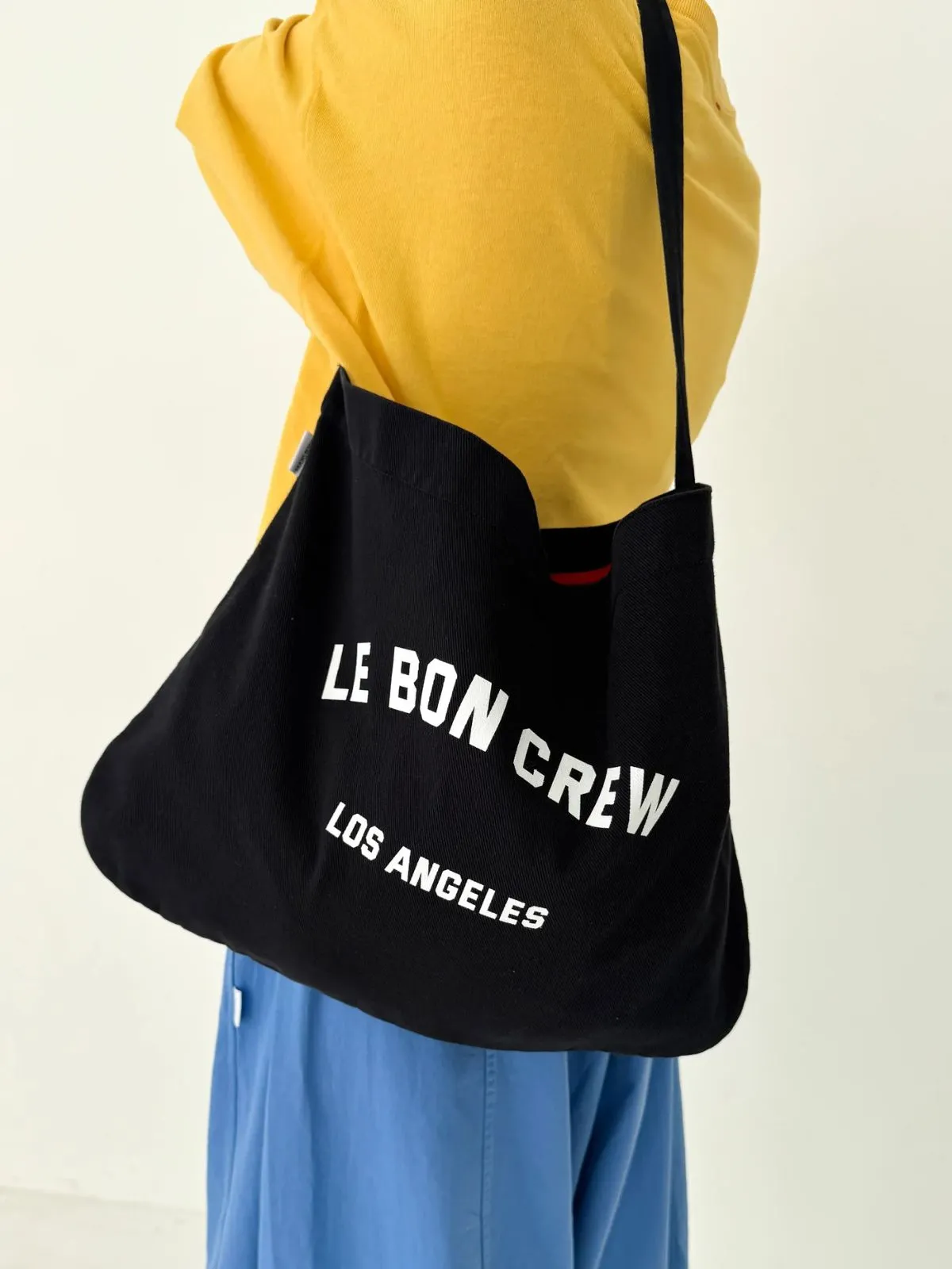 Le Bon Crew Happy Carry Bag - Black sold by iris product image thumbnail 2