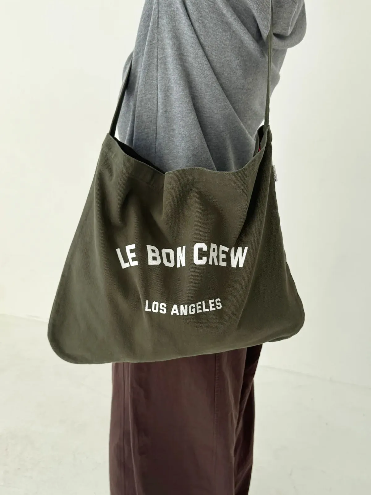 Le Bon Crew Happy Carry Bag - Olive sold by iris