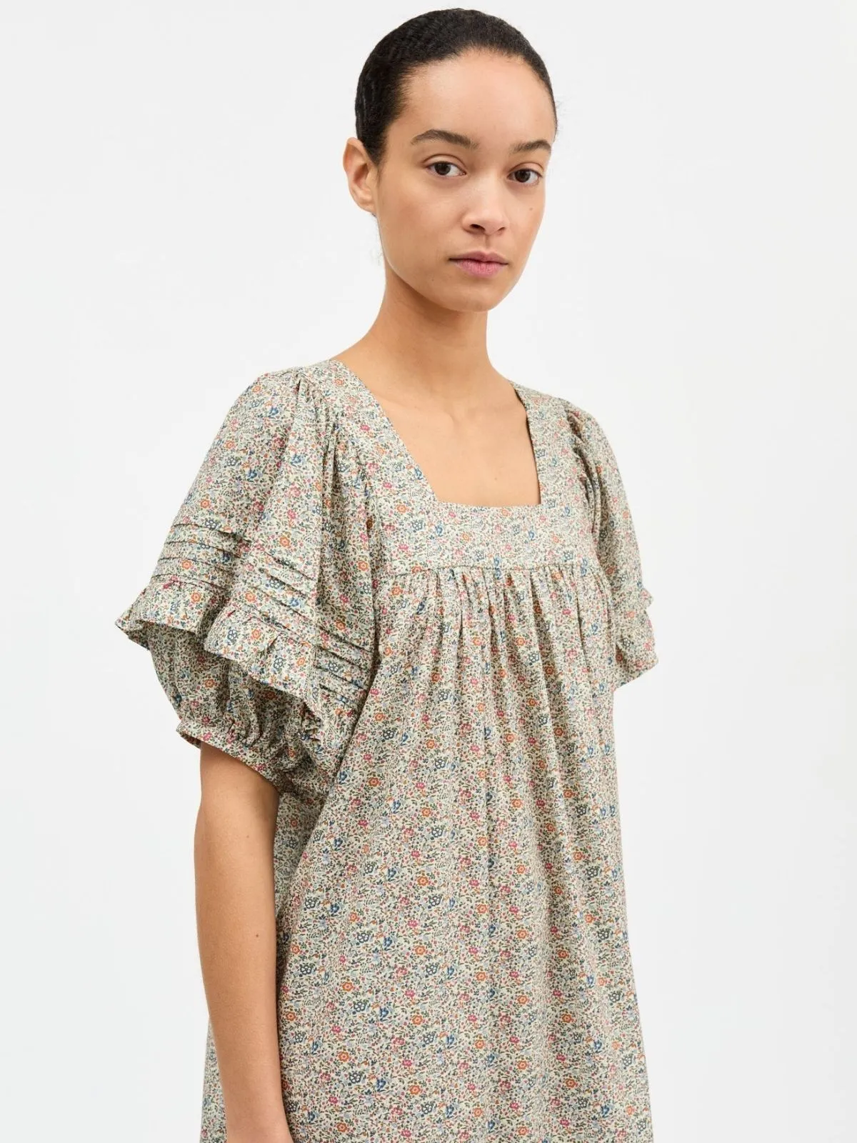 Hope Balloon Sleeve Dress - Flower Print sold by iris product image thumbnail 4