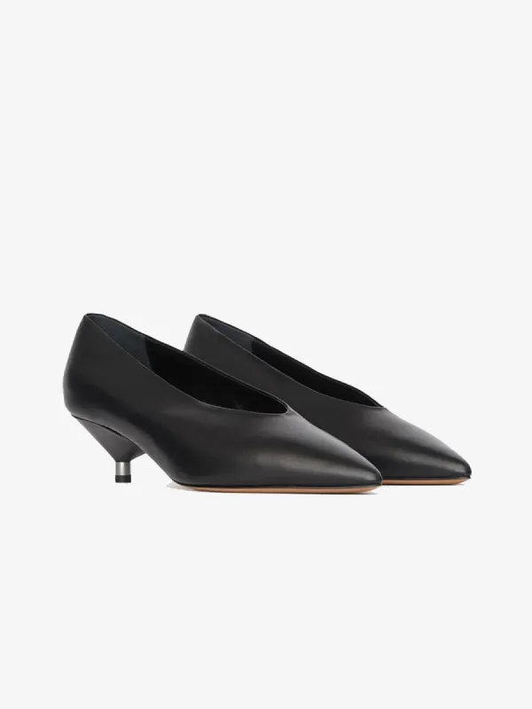 Ebisa Leather Pumps – Black made by iris