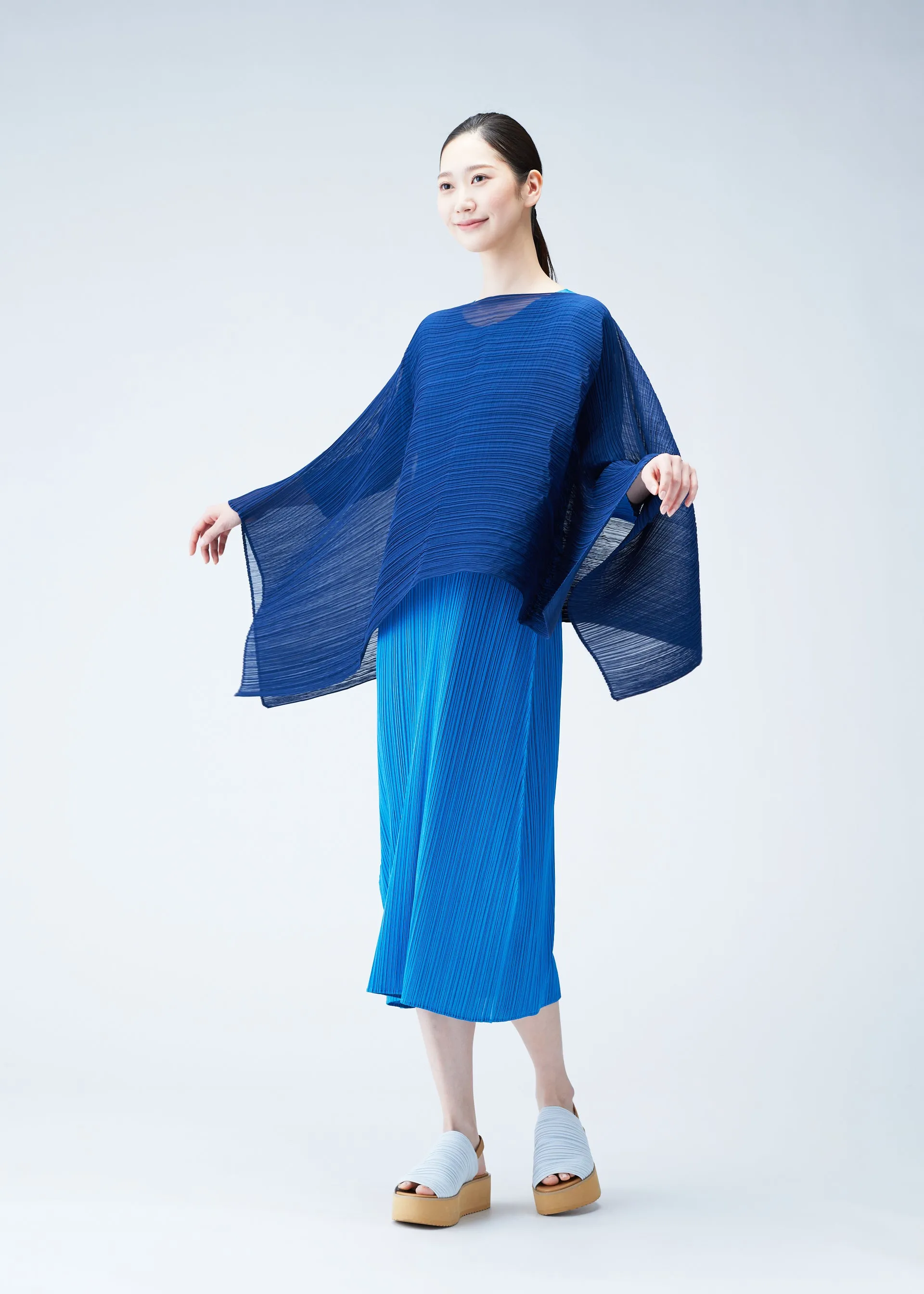 MADAME-T JUNE STOLE sold by Issey Miyake product image thumbnail 5