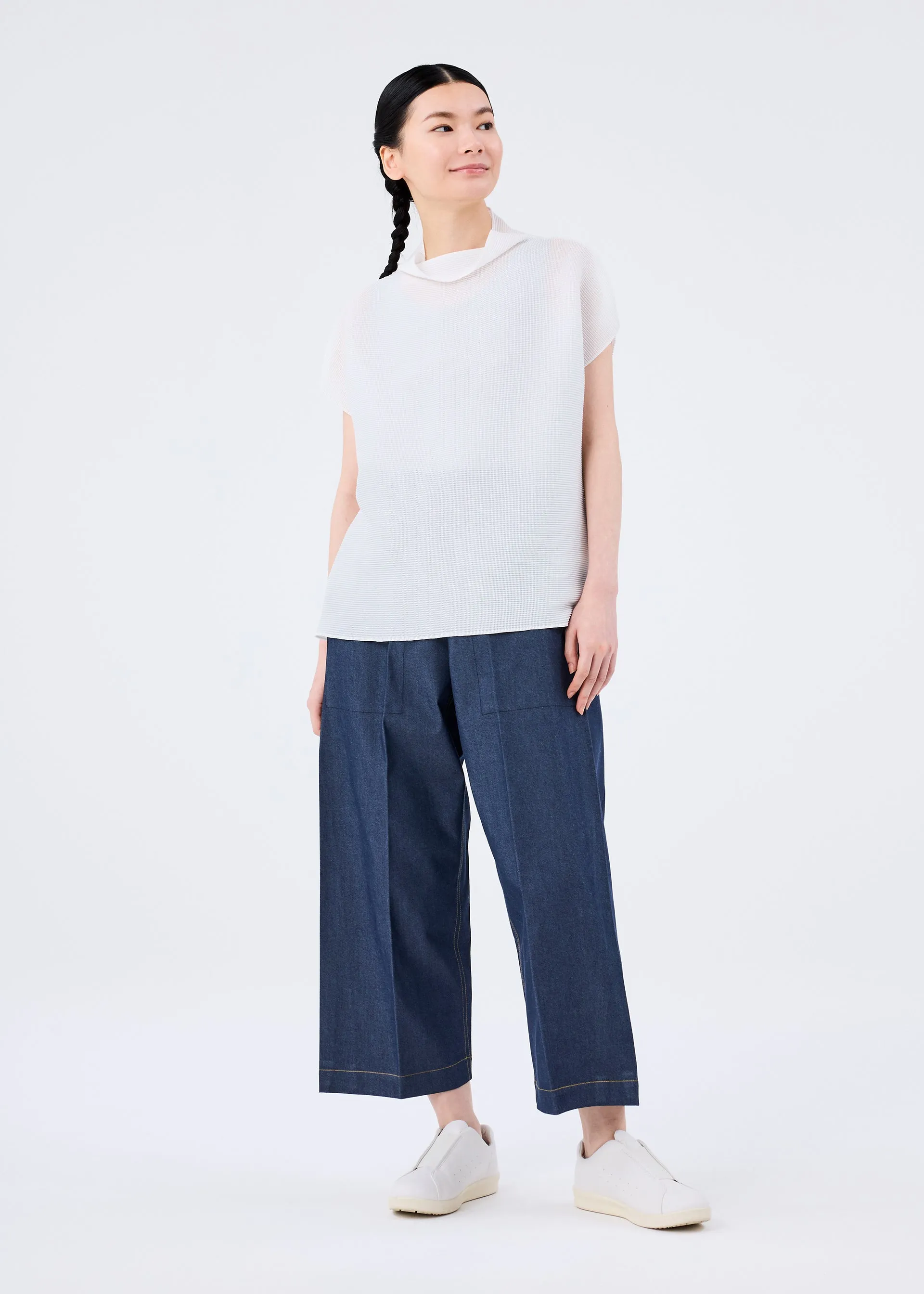 SQUARE STRETCH PLEATS TOP sold by Issey Miyake product image thumbnail 4