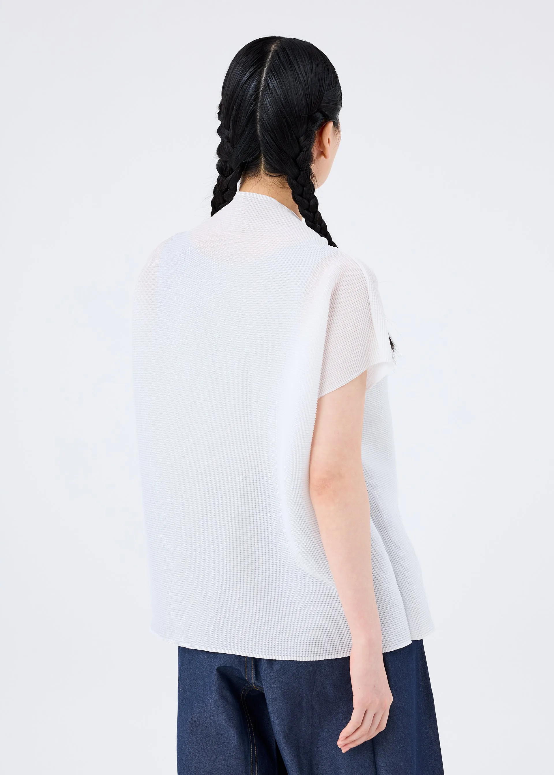 SQUARE STRETCH PLEATS TOP sold by Issey Miyake product image thumbnail 3