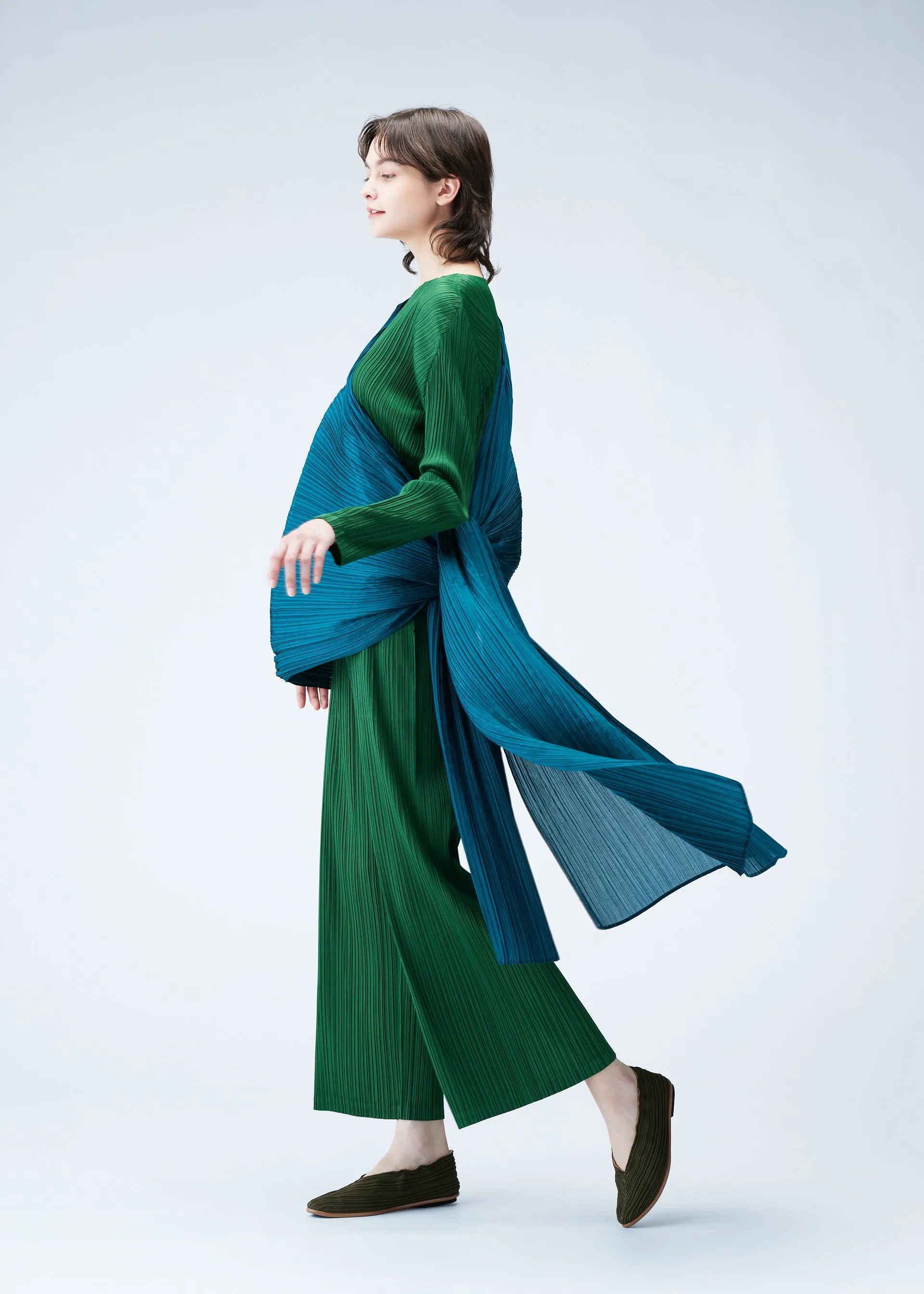 MADAME-T FEBRUARY STOLE sold by Issey Miyake product image thumbnail 5