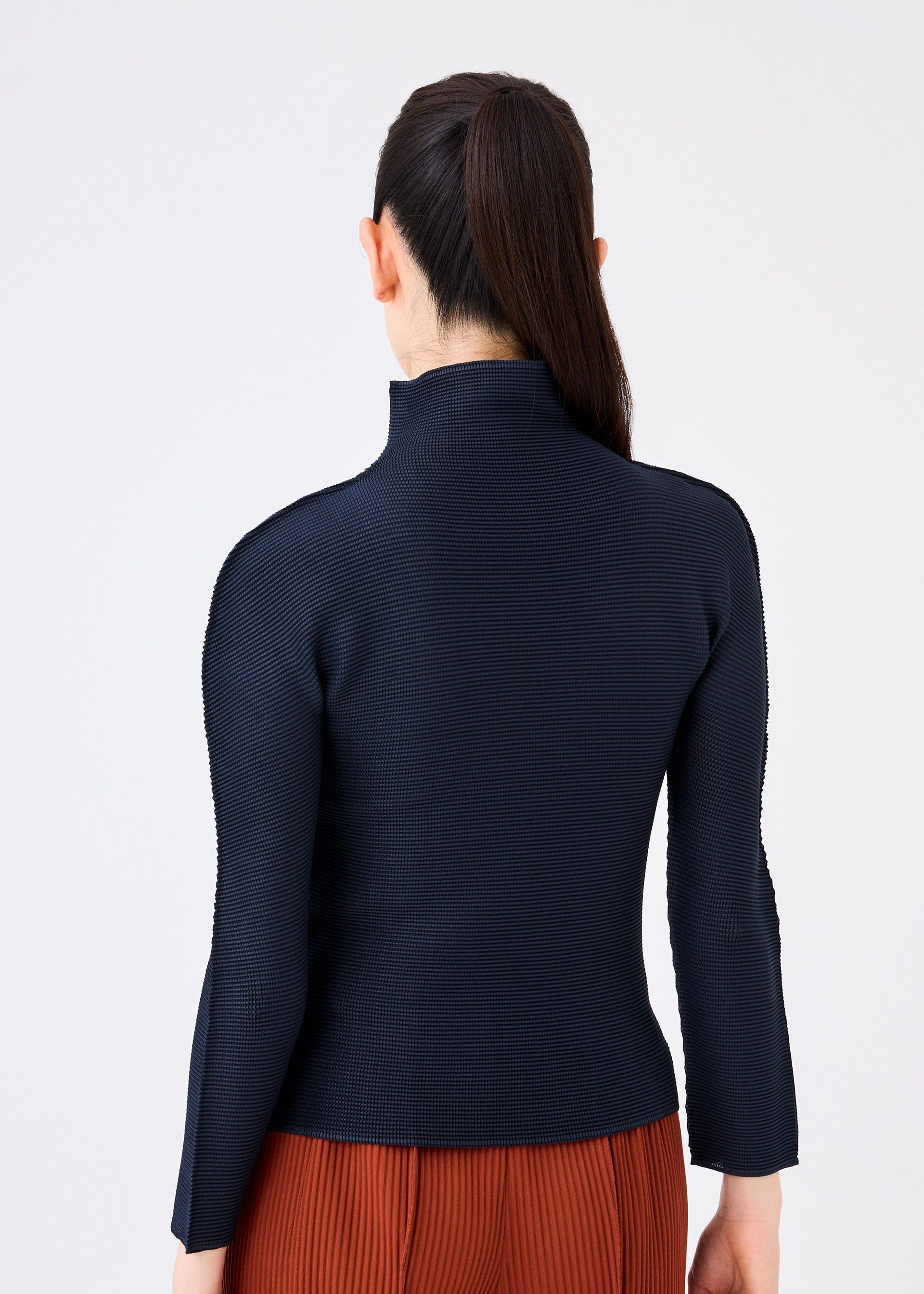 STRETCH PLEATS 5 TOP sold by Issey Miyake product image thumbnail 2