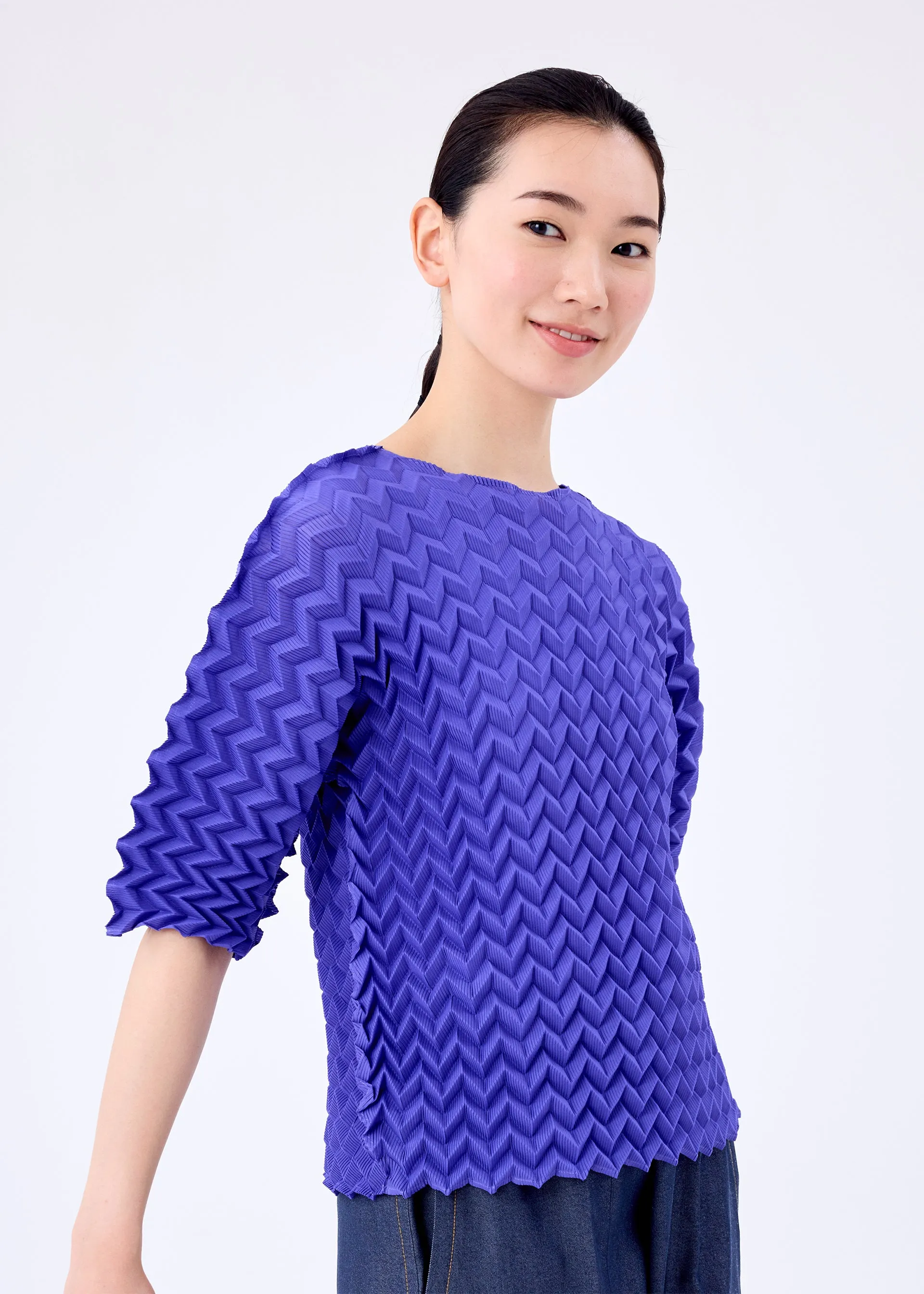 ZIG ZAG PLEATS TOP sold by Issey Miyake product image thumbnail 5