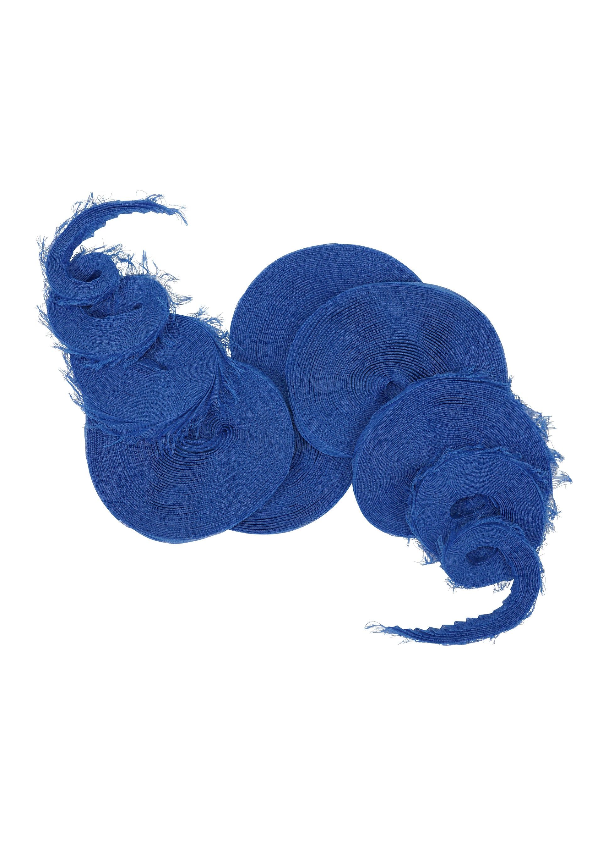 FEATHER RAMIE PLEATS SCARF sold by Issey Miyake product image thumbnail 4