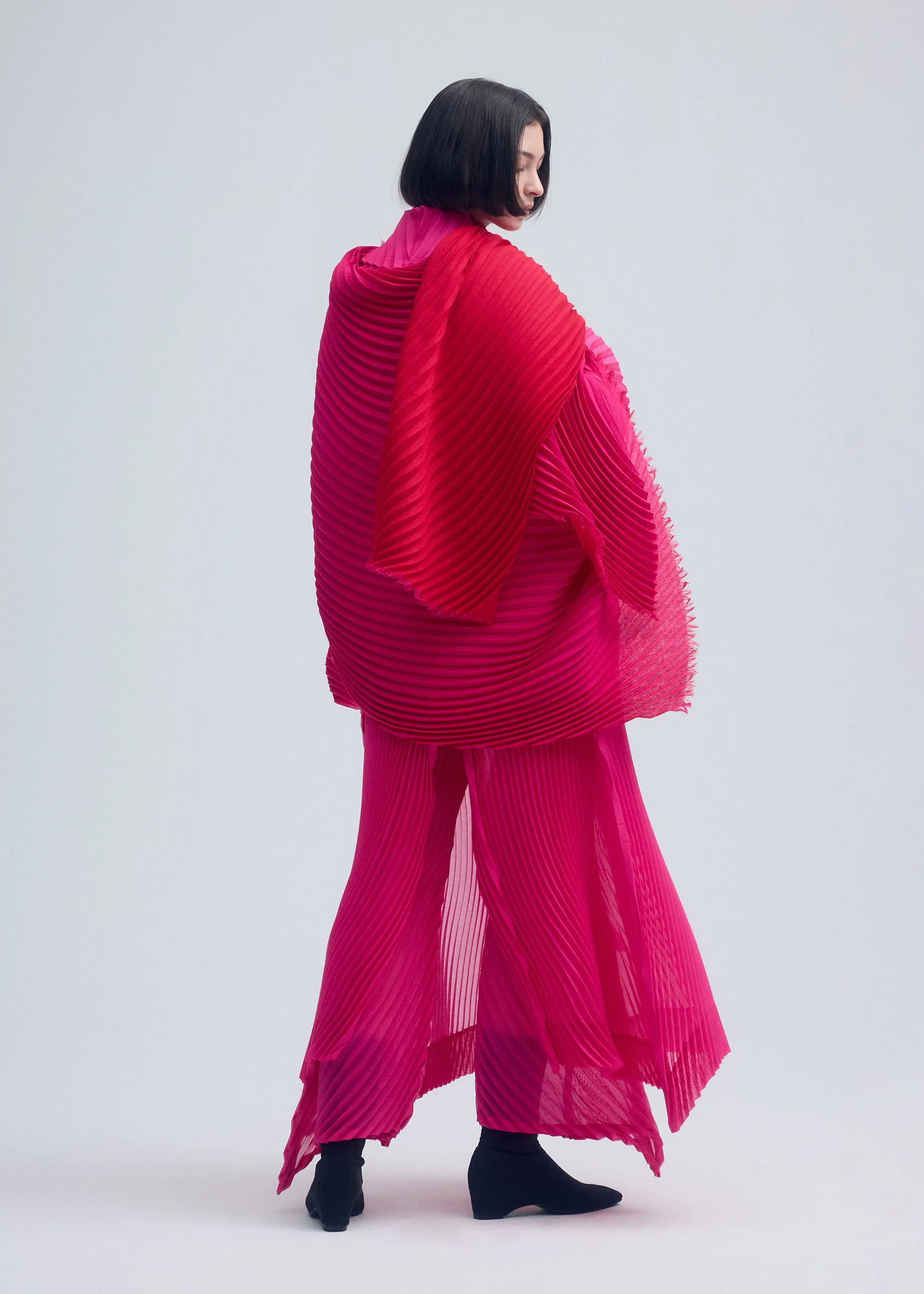 DOUBLE PLEATS STOLE sold by Issey Miyake product image thumbnail 5