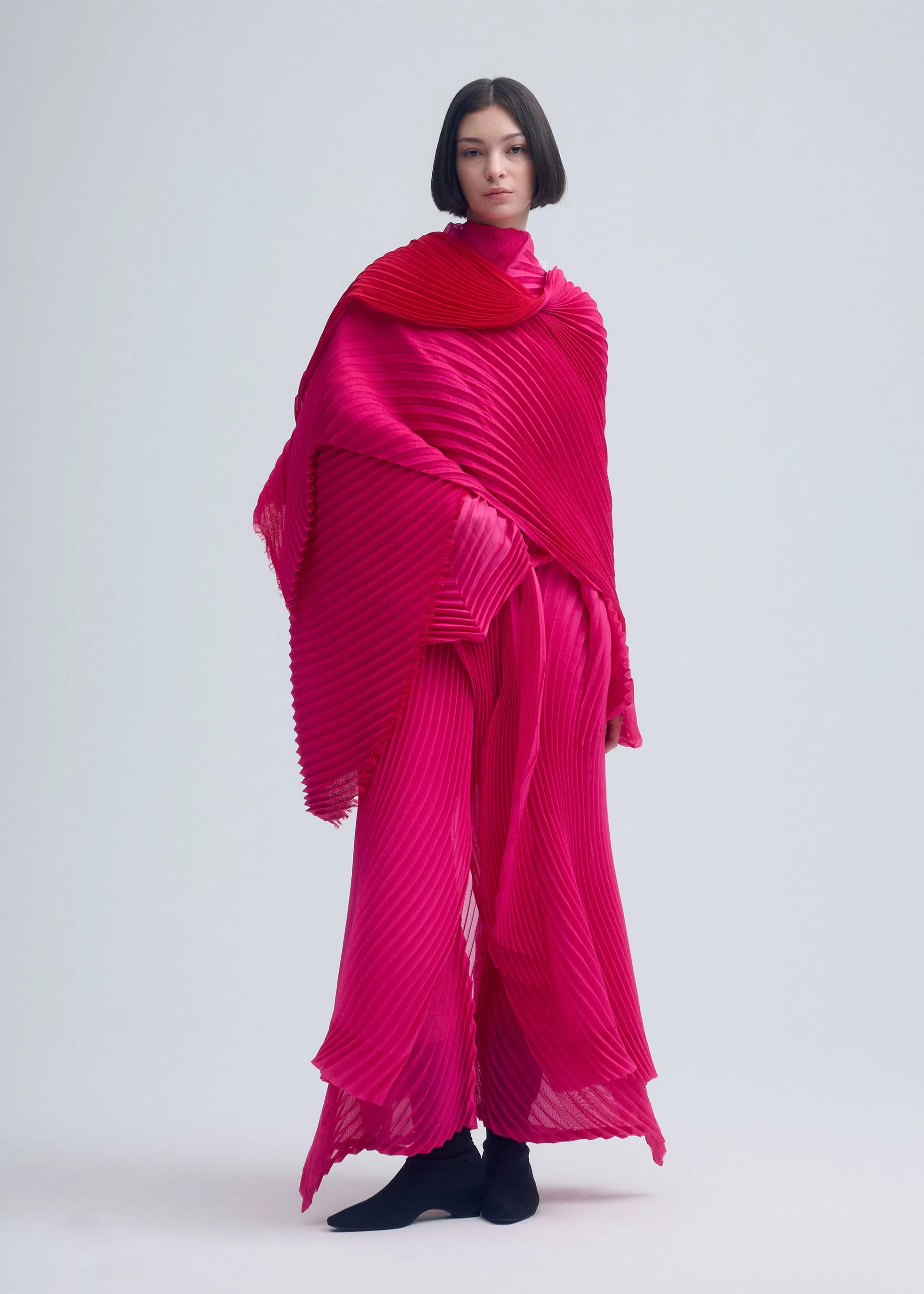 DOUBLE PLEATS STOLE sold by Issey Miyake product image thumbnail 4