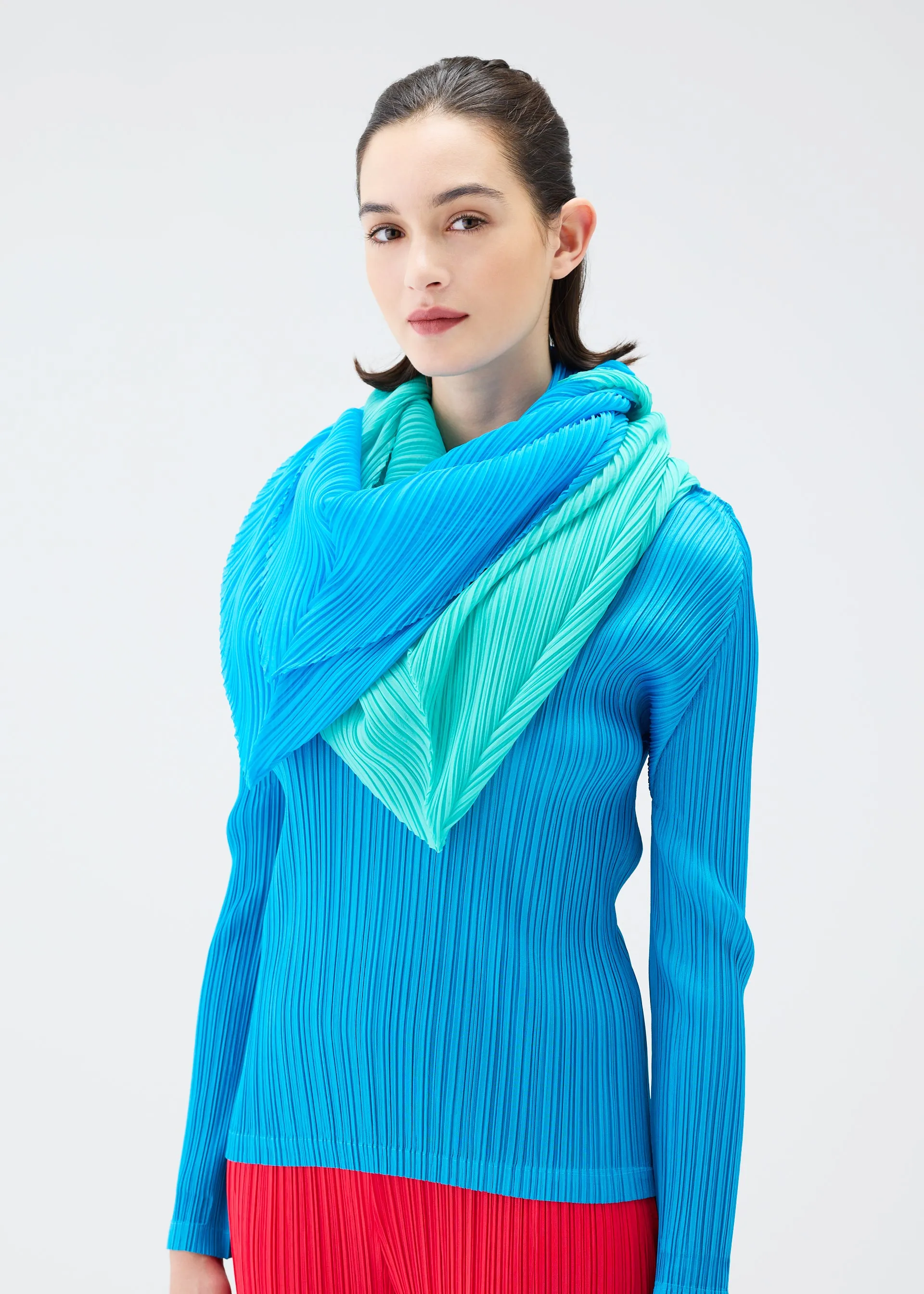 BICOLOR O SCARF SEPTEMBER sold by Issey Miyake product image thumbnail 5