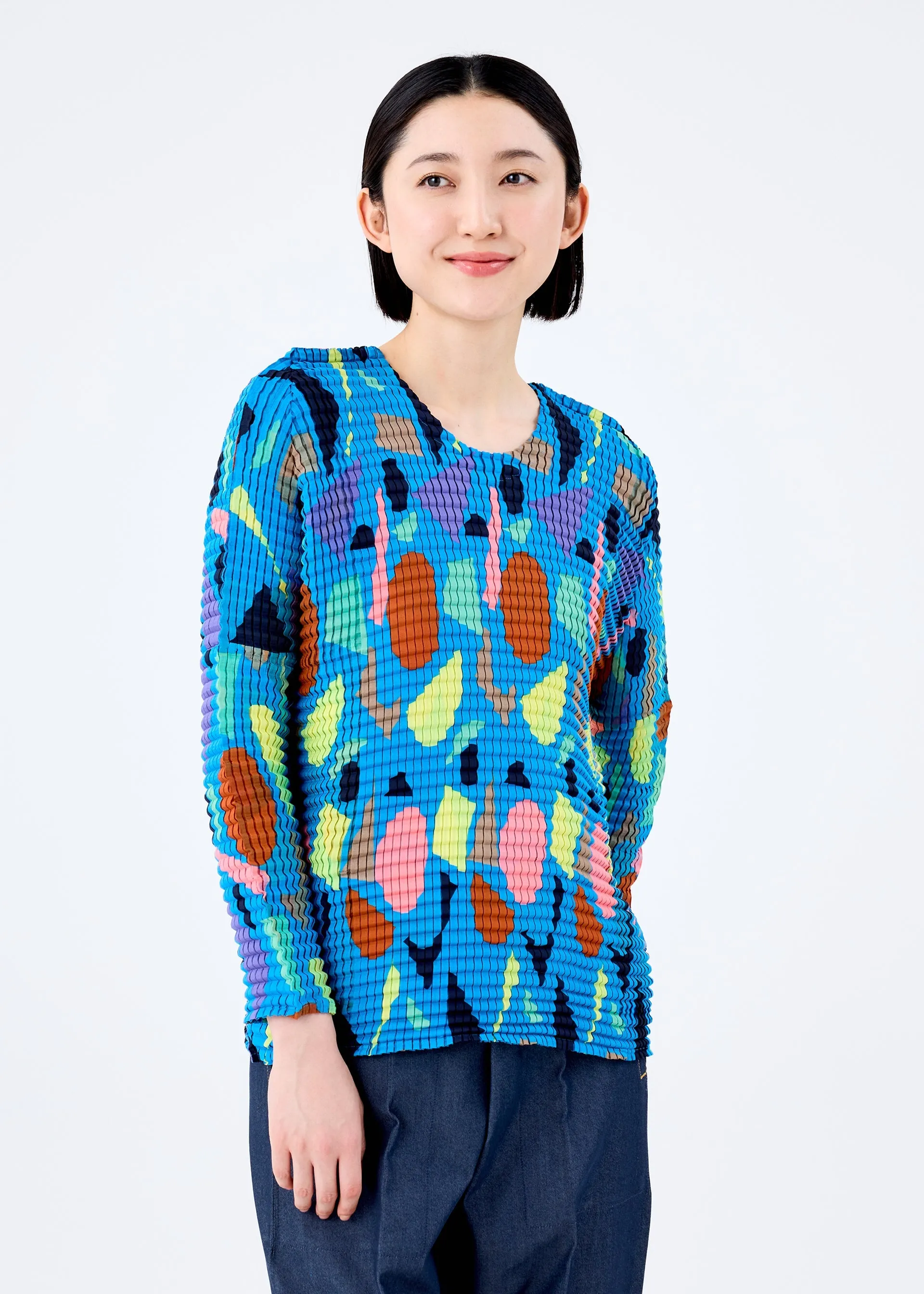 LOOKING FOR A SMILE PLEATS SHIRT sold by Issey Miyake product image thumbnail 5
