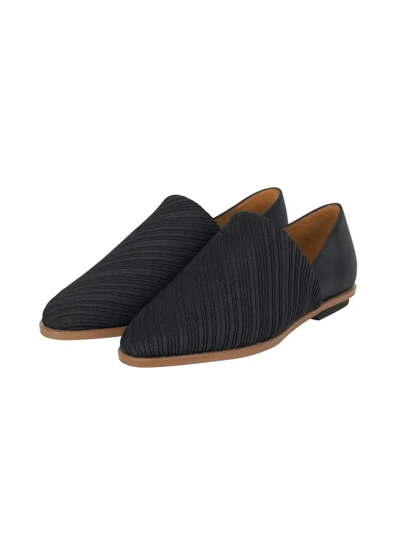KNIT PLEATS SLIPON sold by Issey Miyake
