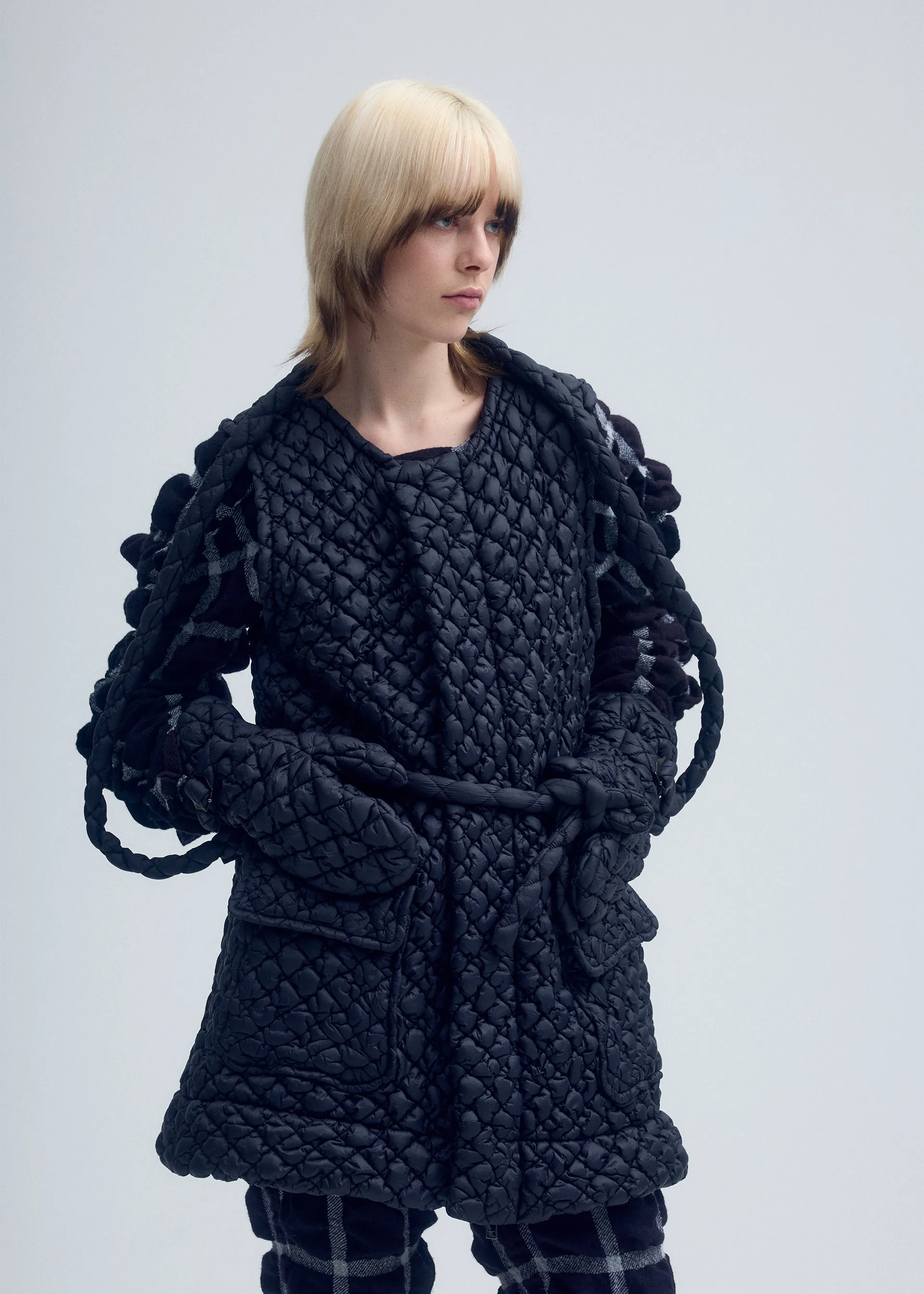 QUILTED STRETCH MITTENS sold by Issey Miyake product image thumbnail 5