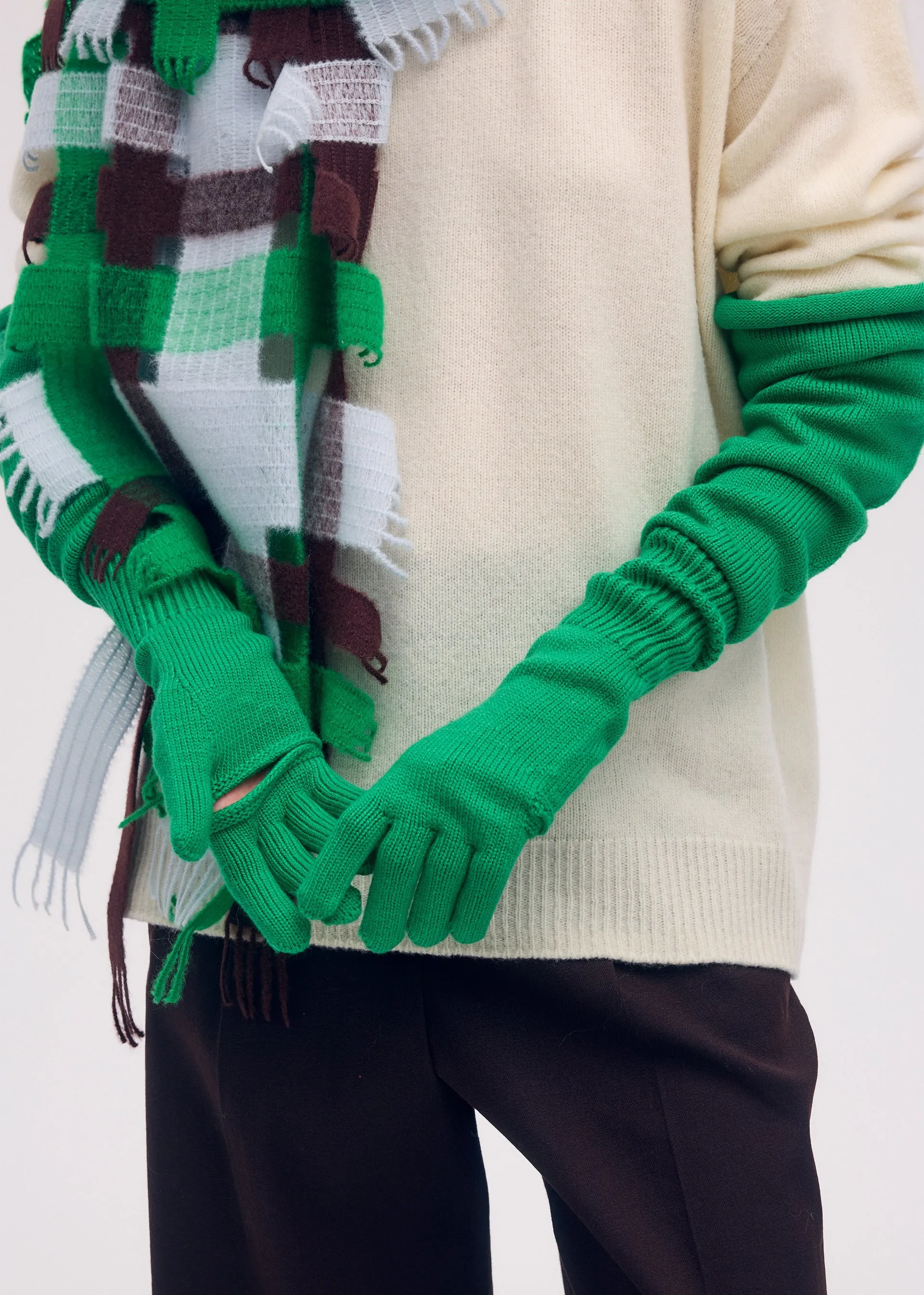 BREEZE KNIT GLOVES sold by Issey Miyake product image thumbnail 5