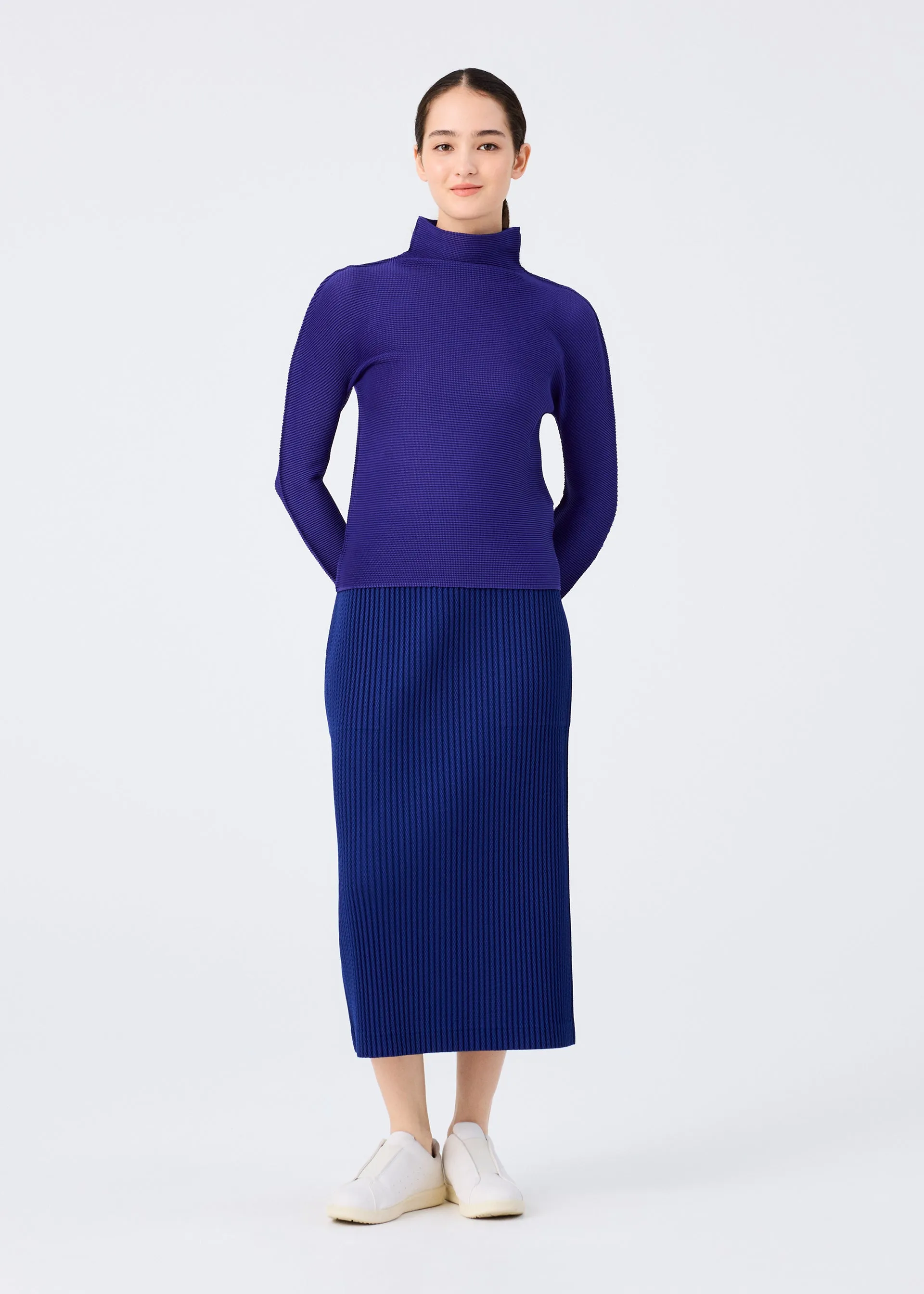 WARM MESH PLEATS sold by Issey Miyake product image thumbnail 5