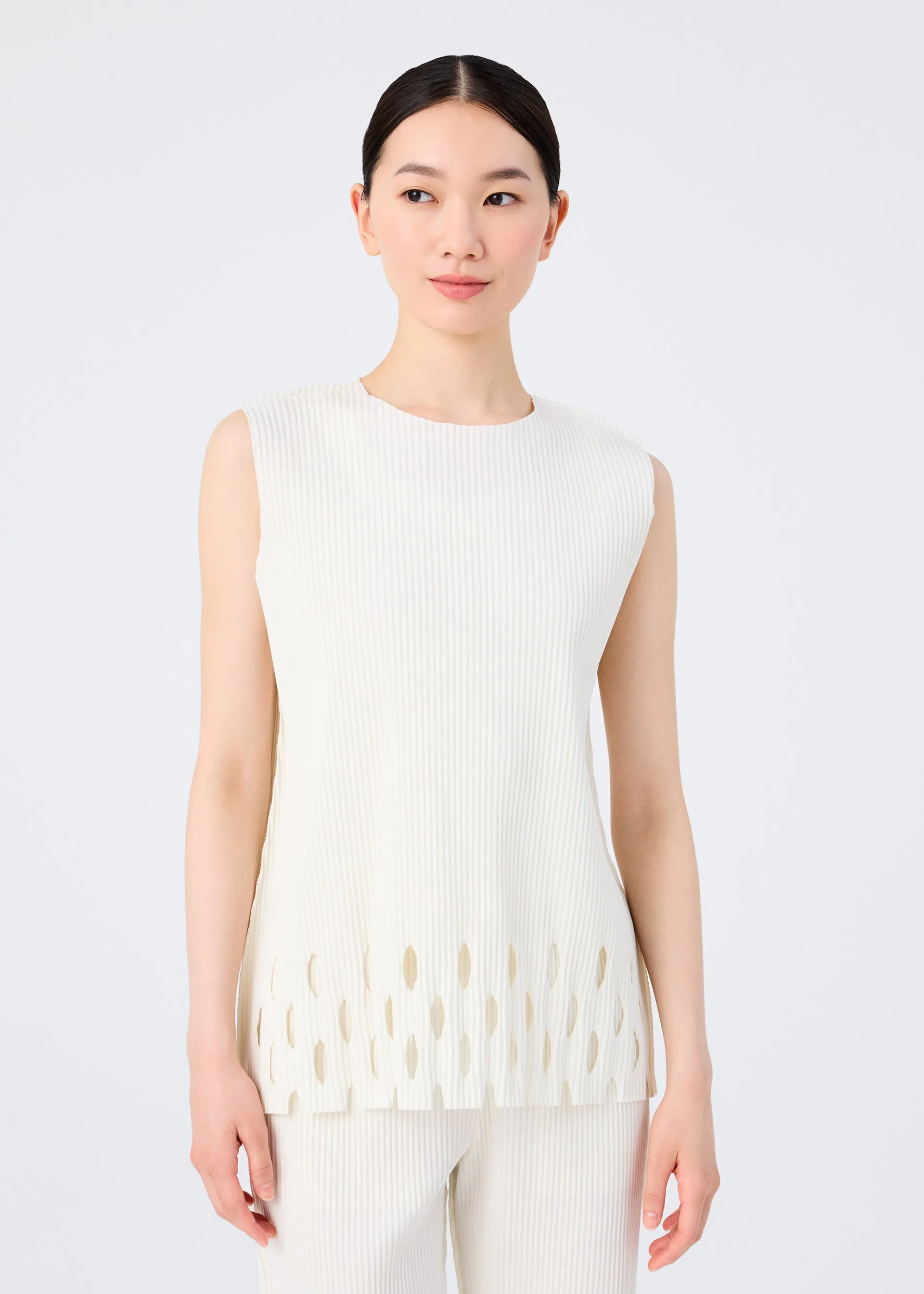APERTURE PLEATS sold by Issey Miyake product image thumbnail 5