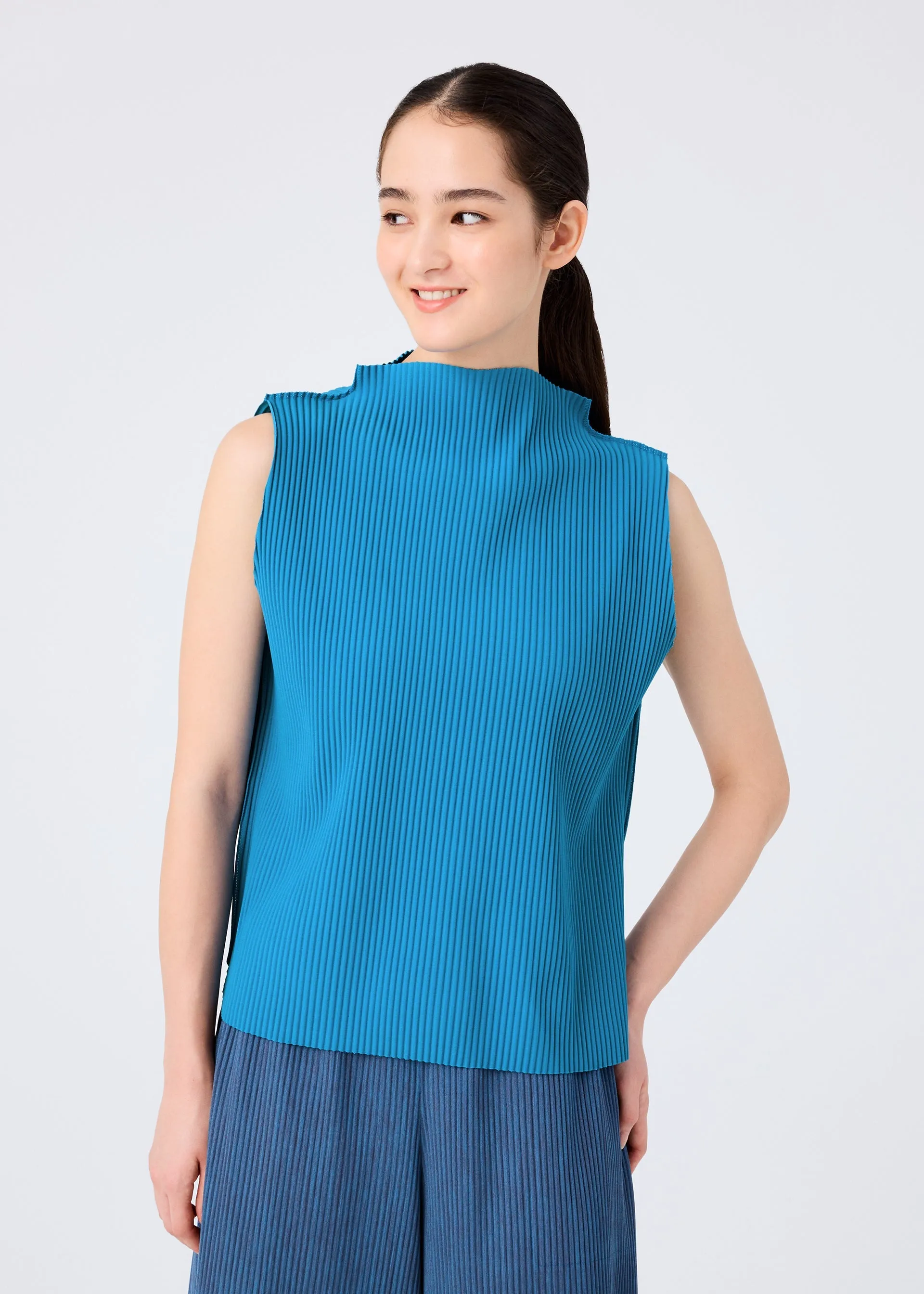 ROUND PLEATS sold by Issey Miyake product image thumbnail 5