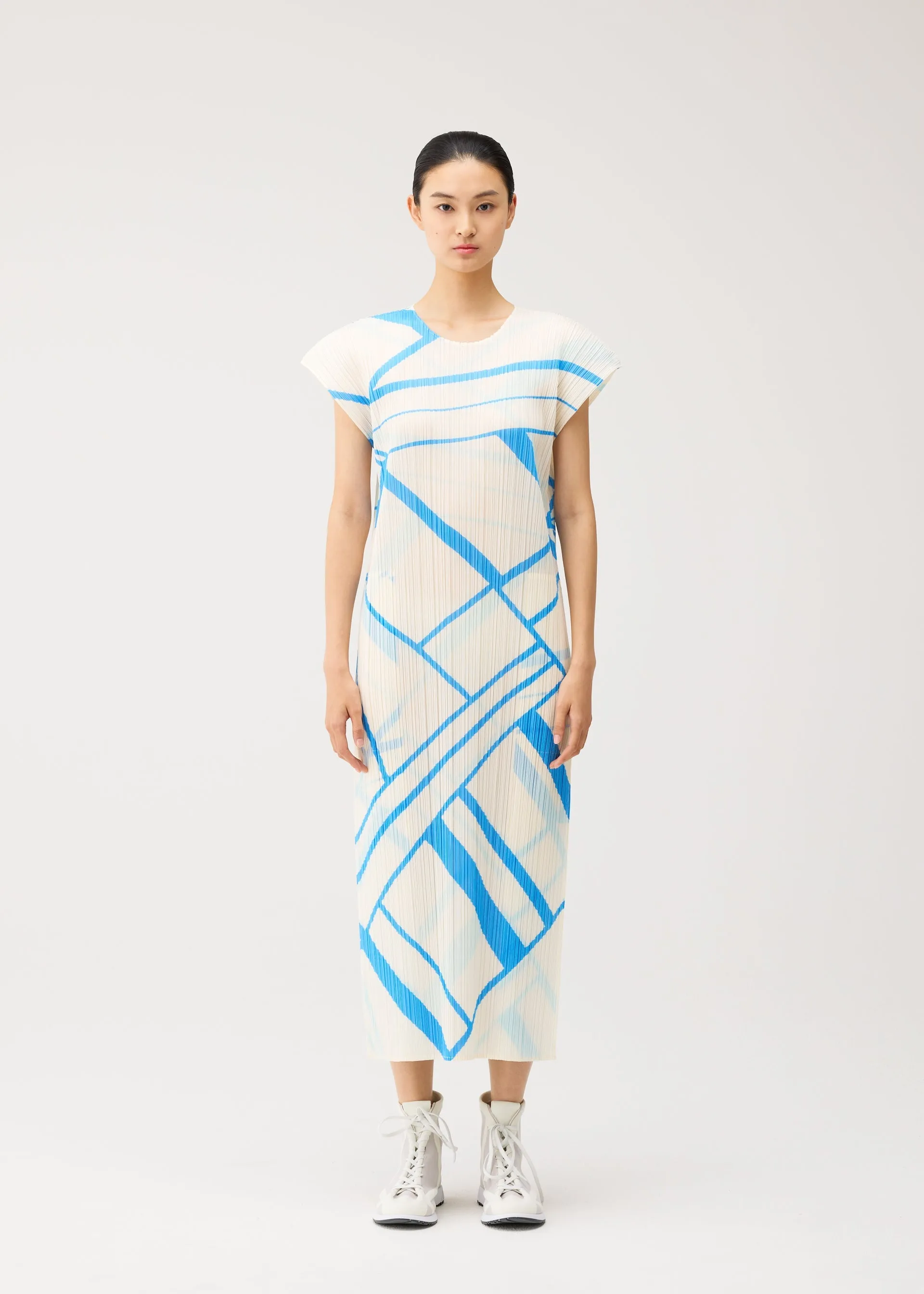 FOLD LINE sold by Issey Miyake product image thumbnail 5