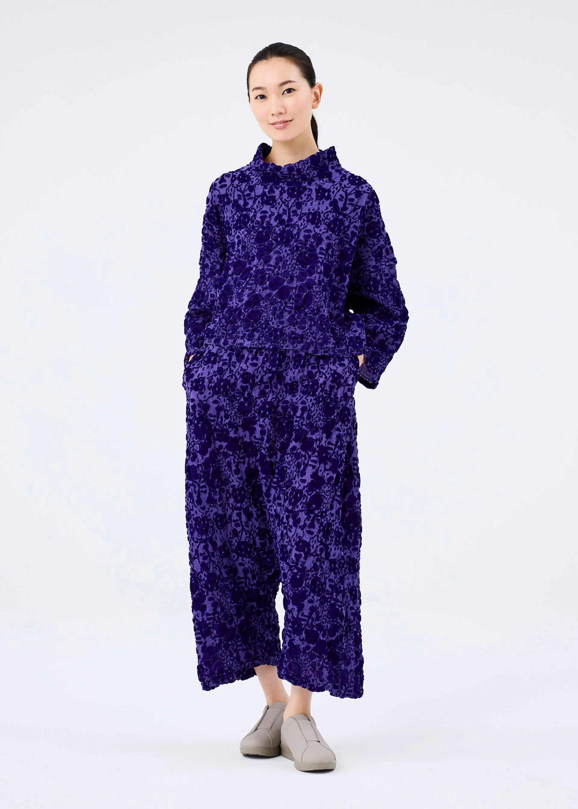 TREE FLOCKY CAULIFLOWER PANTS sold by Issey Miyake product image thumbnail 3