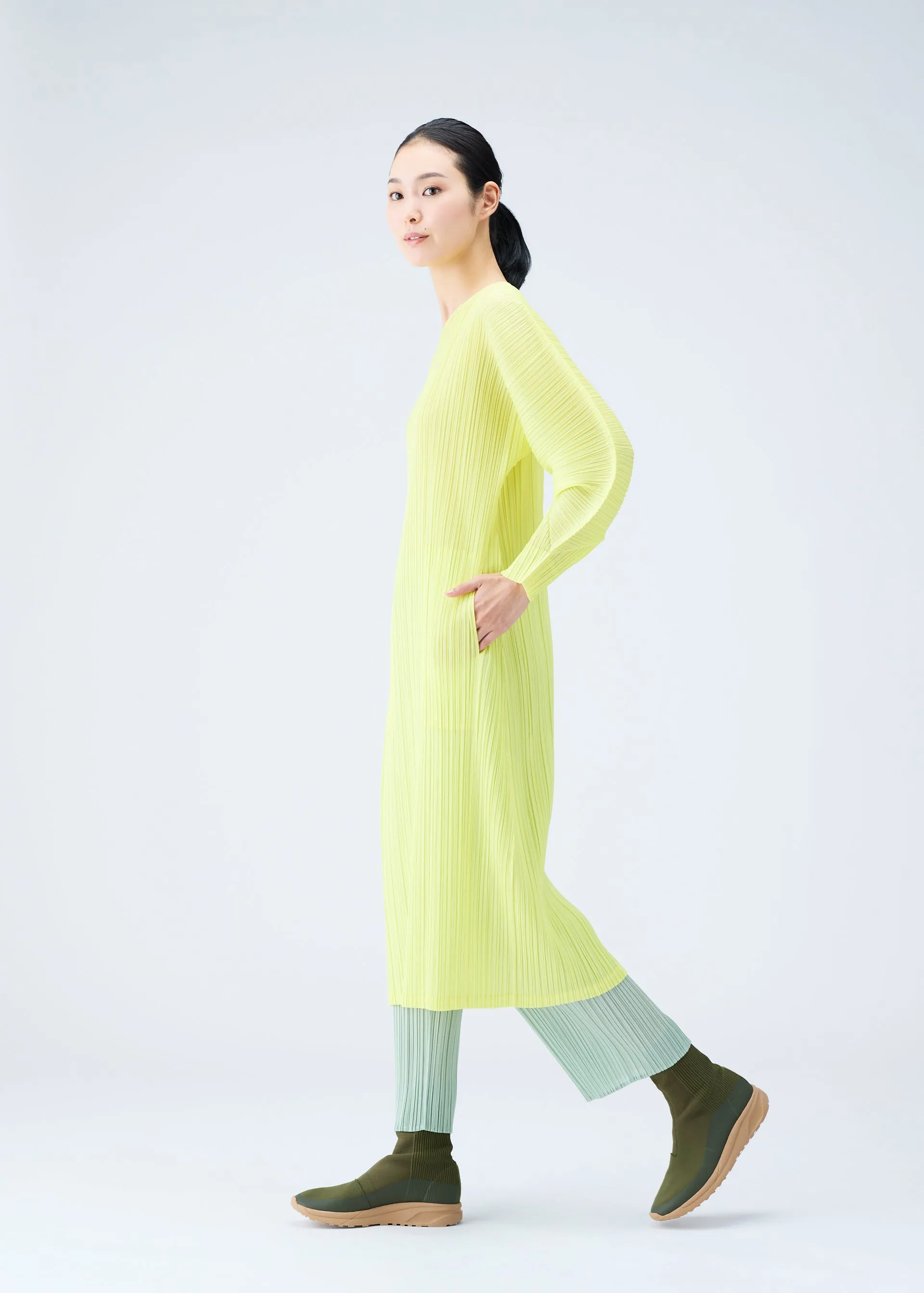 MONTHLY COLORS : NOVEMBER DRESS sold by Issey Miyake product image thumbnail 3