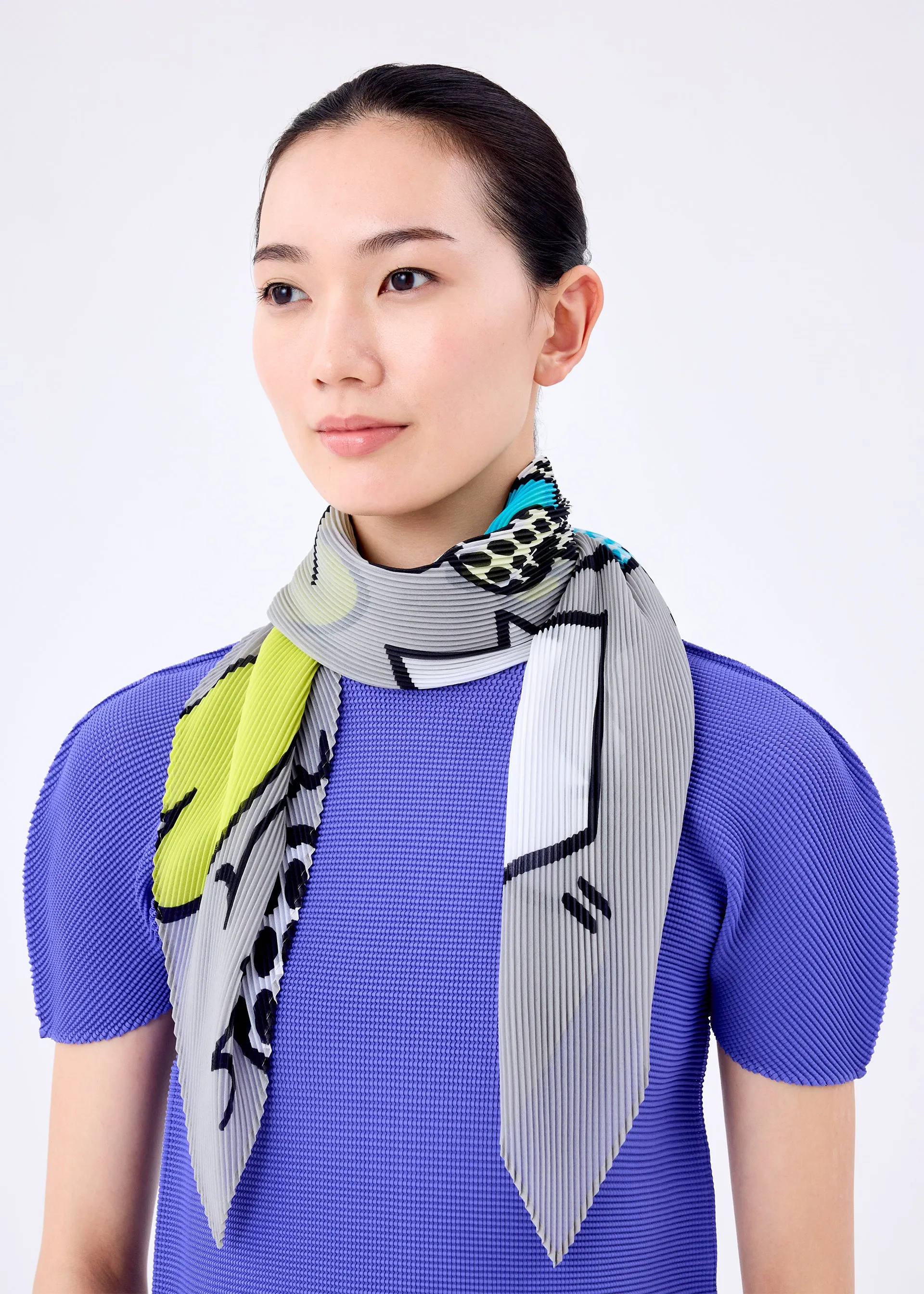 POP PLEATS STOLE sold by Issey Miyake product image thumbnail 2