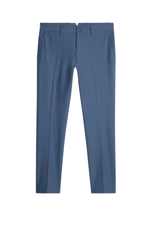 Ellott Pant / Vintage Indigo sold by J. Lindeberg