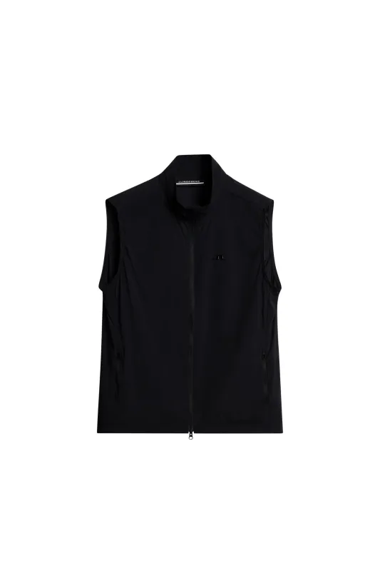 Ash Light Packable Vest / Black made by J. Lindeberg