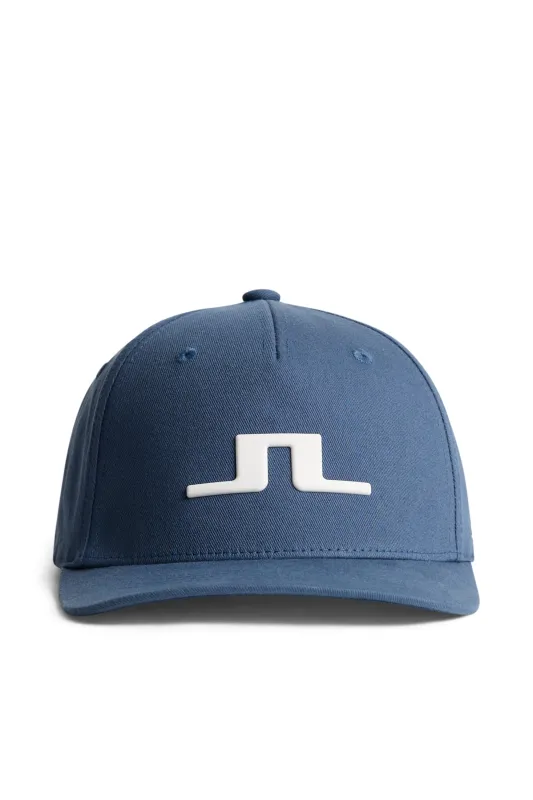Heather Cap / Vintage Indigo sold by J. Lindeberg