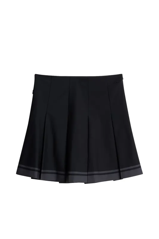 Beth skirt / Black sold by J. Lindeberg