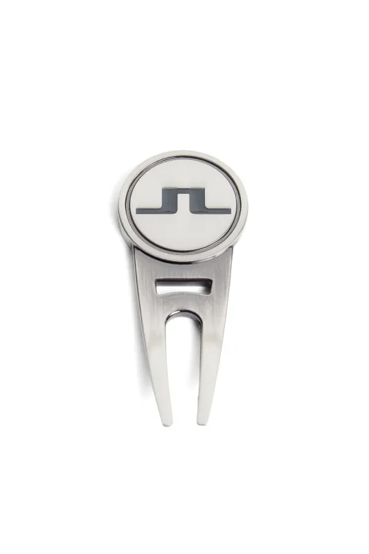 Divot Tool / Black sold by J. Lindeberg