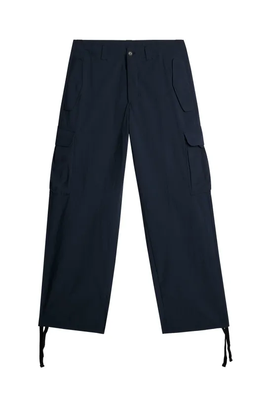 Cosmo Cargo Pants / JL Navy made by J. Lindeberg