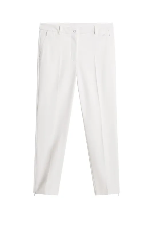 Pia Pant / White sold by J. Lindeberg