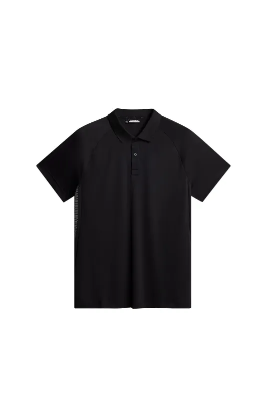 Sola Polo / Black sold by J. Lindeberg