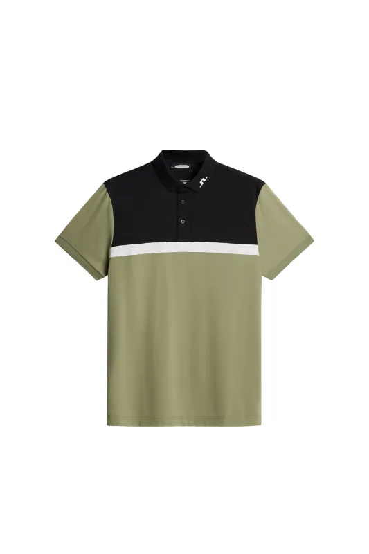 Jeff Polo / Oil Green made by J. Lindeberg