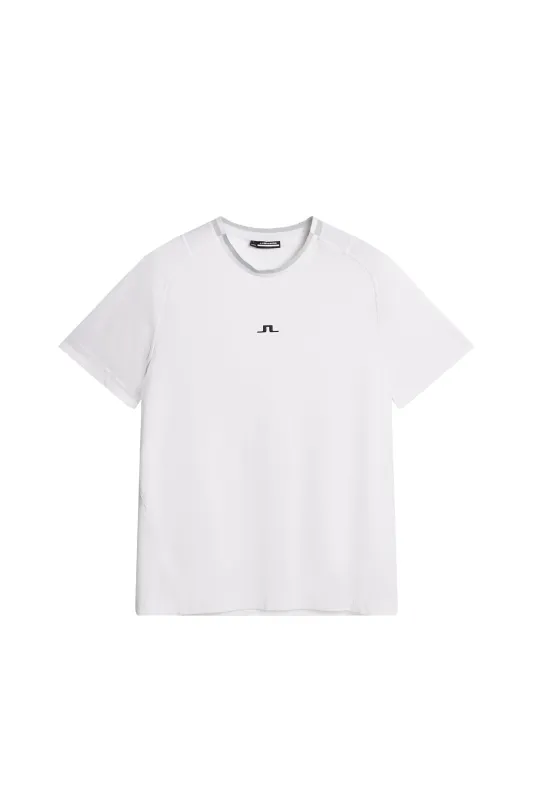 Colten Tech T-shirt / White made by J. Lindeberg