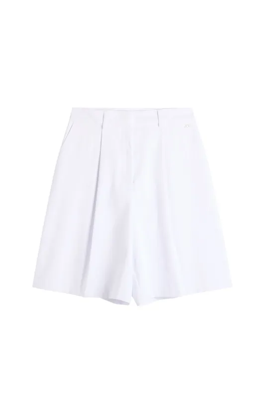 Suni Shorts / White sold by J. Lindeberg