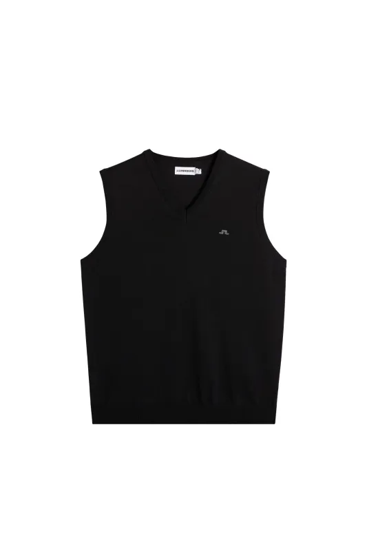 Liam Knitted Vest / Black made by J. Lindeberg