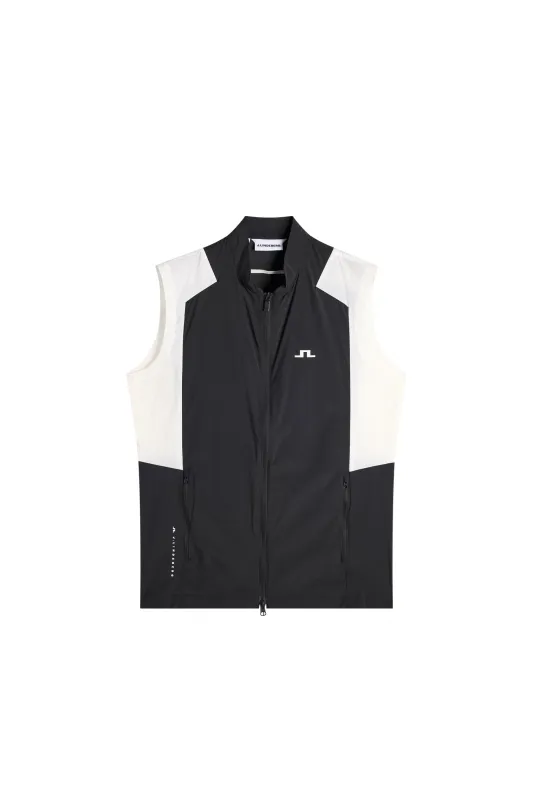 Jacs Zip Packable Vest / Black made by J. Lindeberg