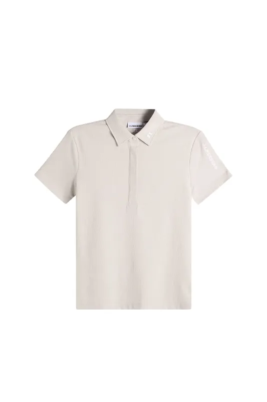 Tour Tech Textured Polo / Moonbeam made by J. Lindeberg