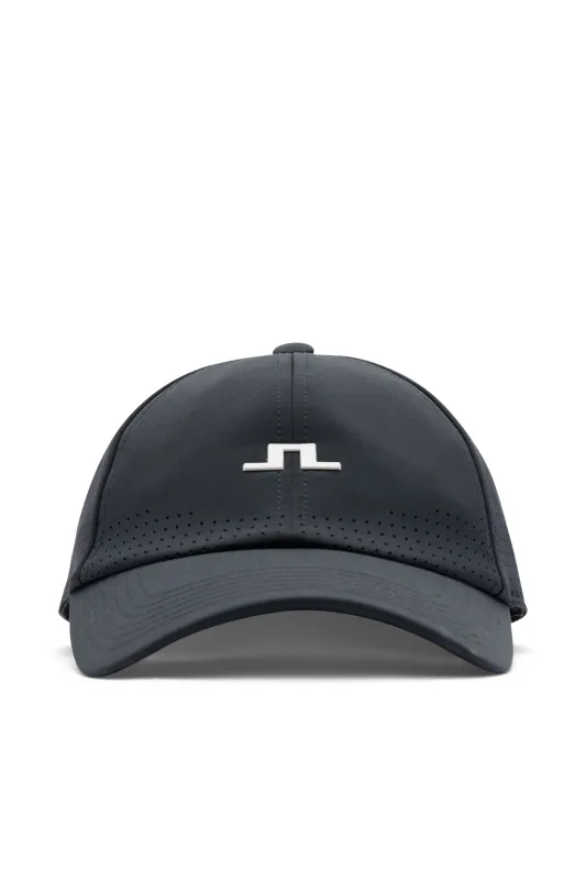 Chris Cap / Black made by J. Lindeberg