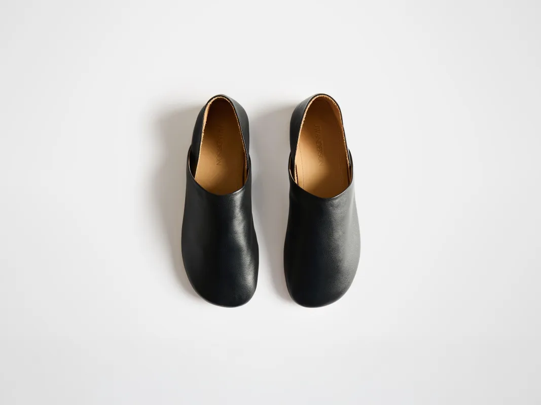 MENS SLIPPER MULES IN BLACK made by J.W. Anderson