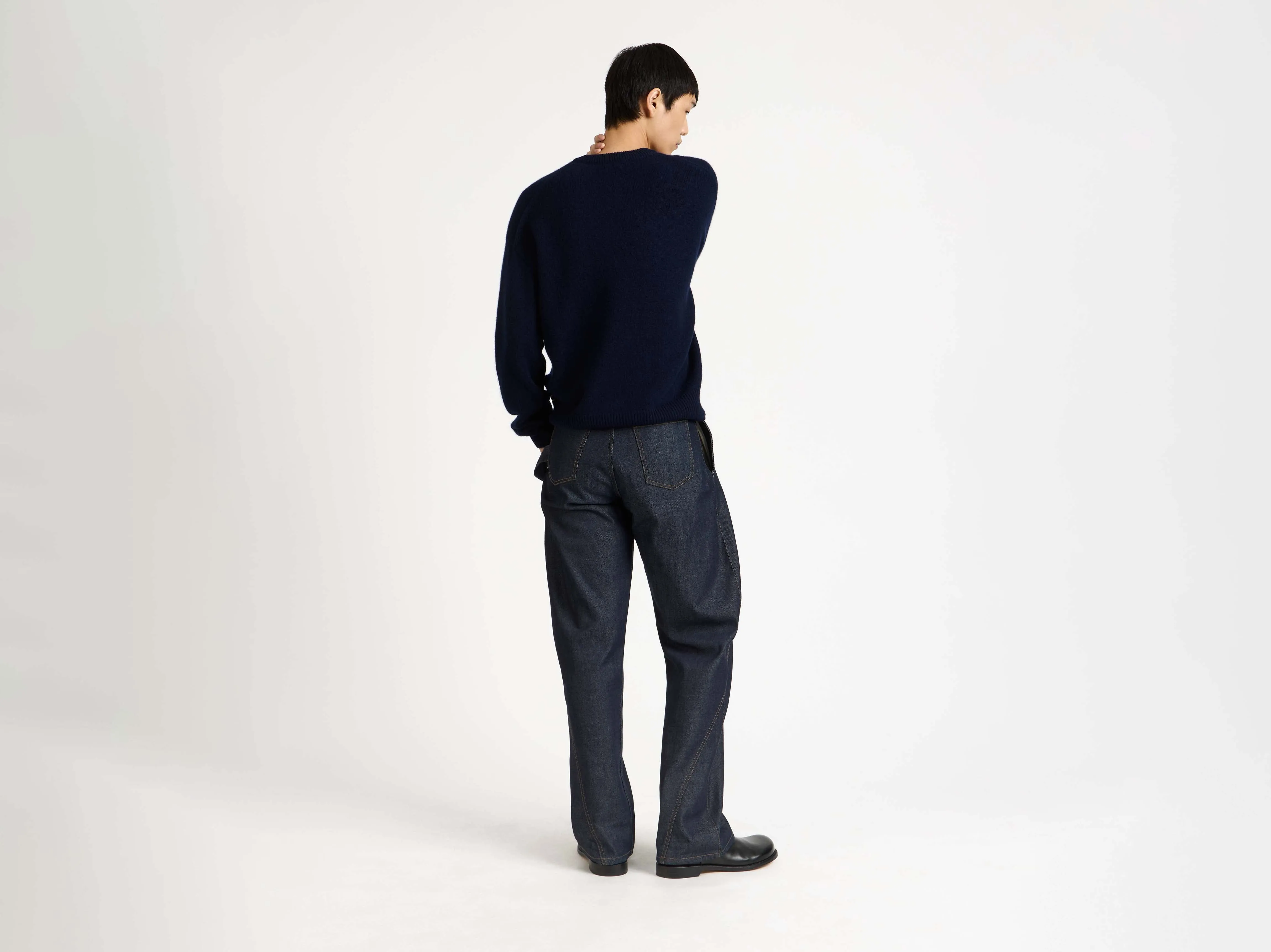 MENS V-NECK CASHMERE JUMPER IN NAVY sold by J.W. Anderson product image thumbnail 2