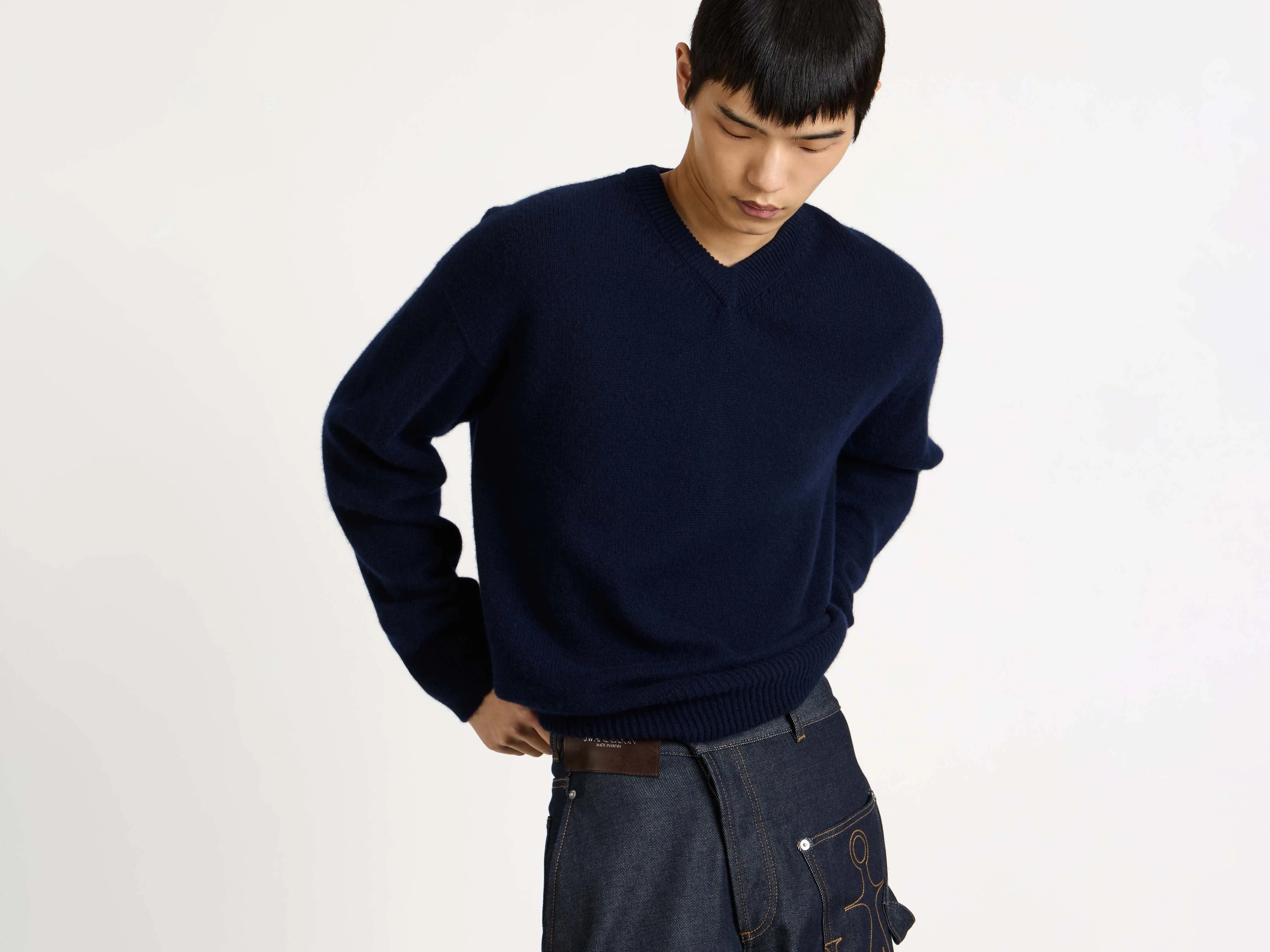 MENS V-NECK CASHMERE JUMPER IN NAVY sold by J.W. Anderson product image thumbnail 3
